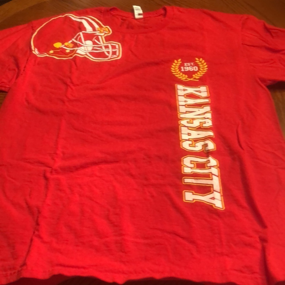 Kansas City Chiefs Football Tee Shirt - Picture 7 of 7
